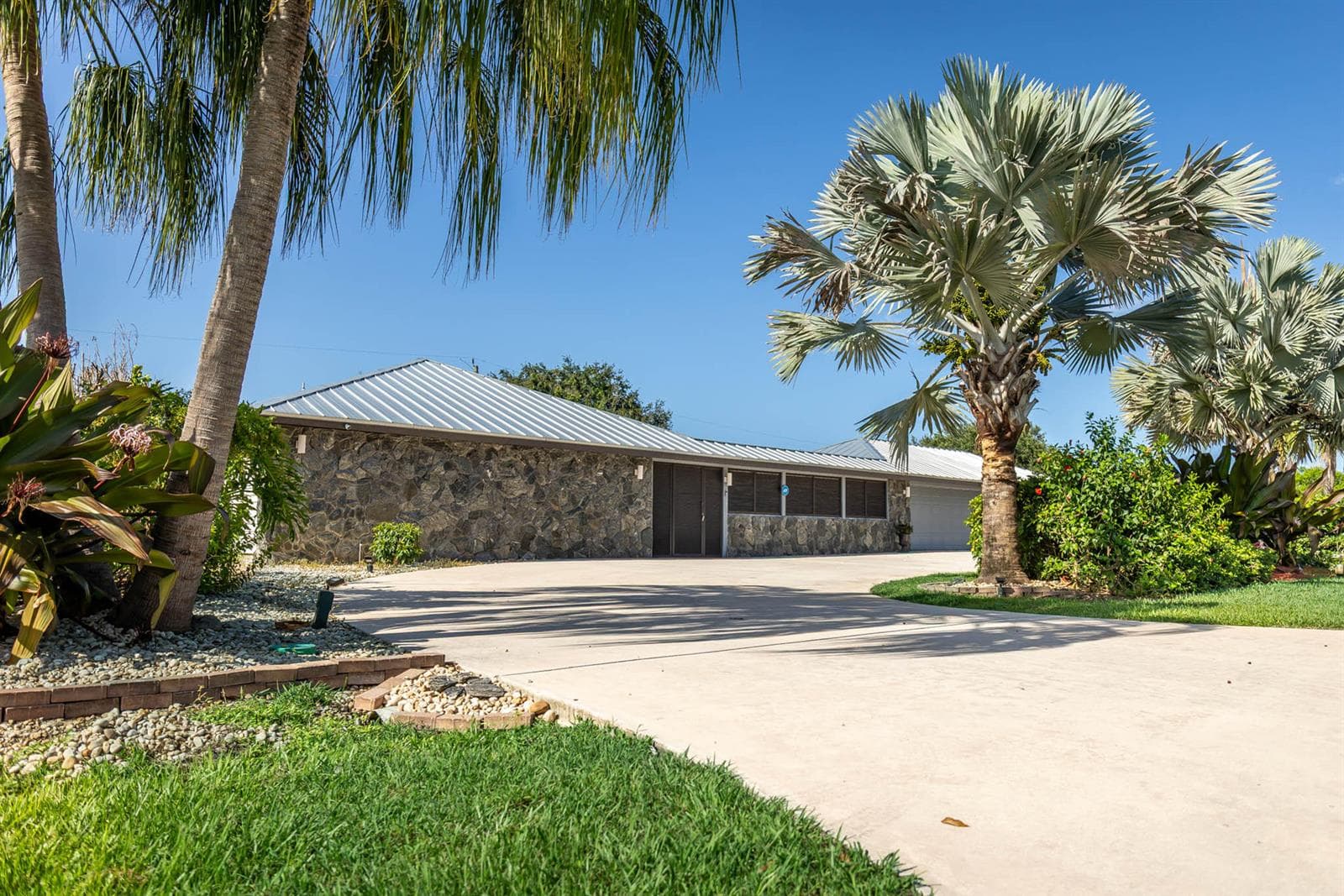 3504 FONTANEDA Avenue, Fort Pierce, FL 34947 photo 4