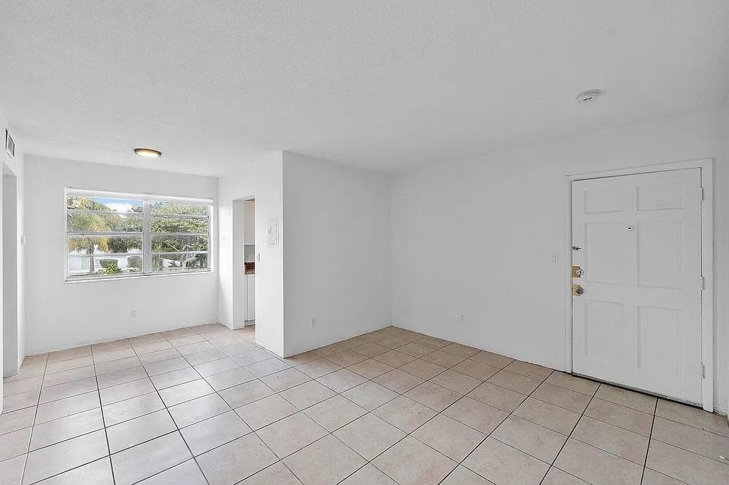 14950 N Miami Avenue # 6, Miami, FL 33168 photo 2