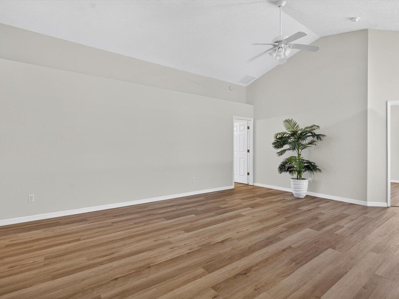 459 Halstead Drive, Davenport, FL 33897 photo 4