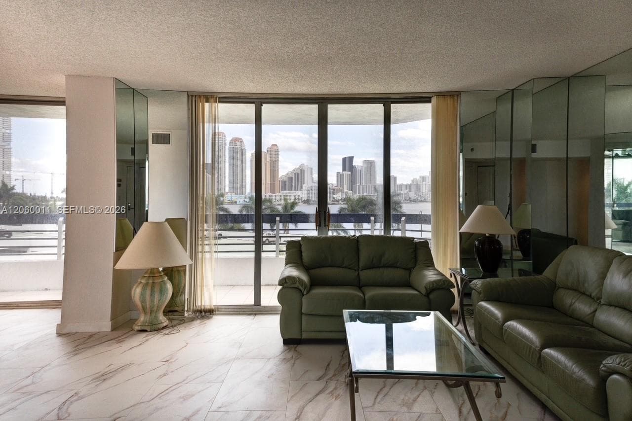 3600 Mystic Pointe Dr # 613, Aventura, FL 33180 photo 3