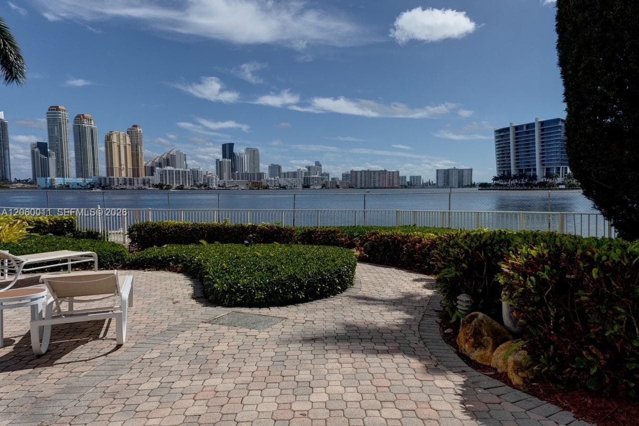 3600 Mystic Pointe Dr # 613, Aventura, FL 33180 photo 4