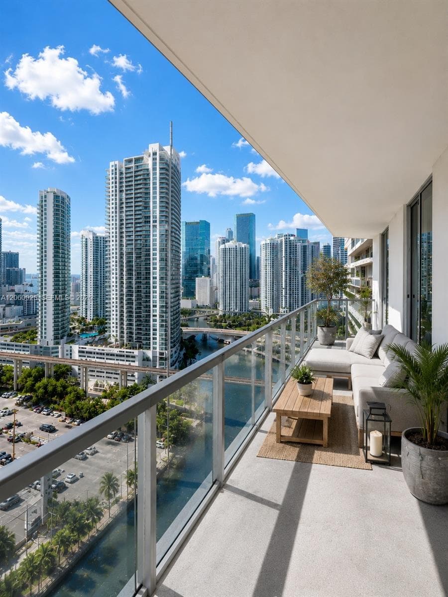 185 SW 7th St # 2503, Miami, FL 33130 photo 2
