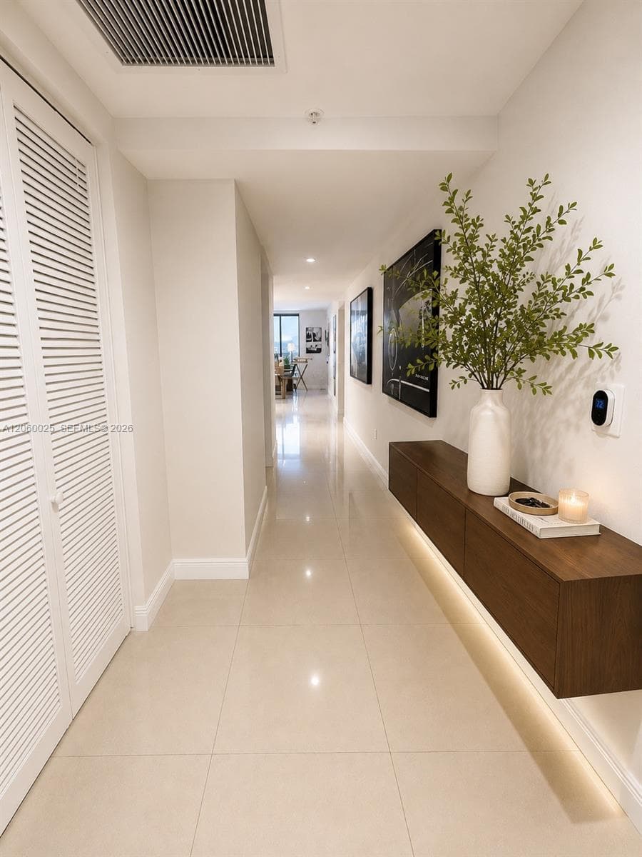 185 SW 7th St # 2503, Miami, FL 33130 photo 3