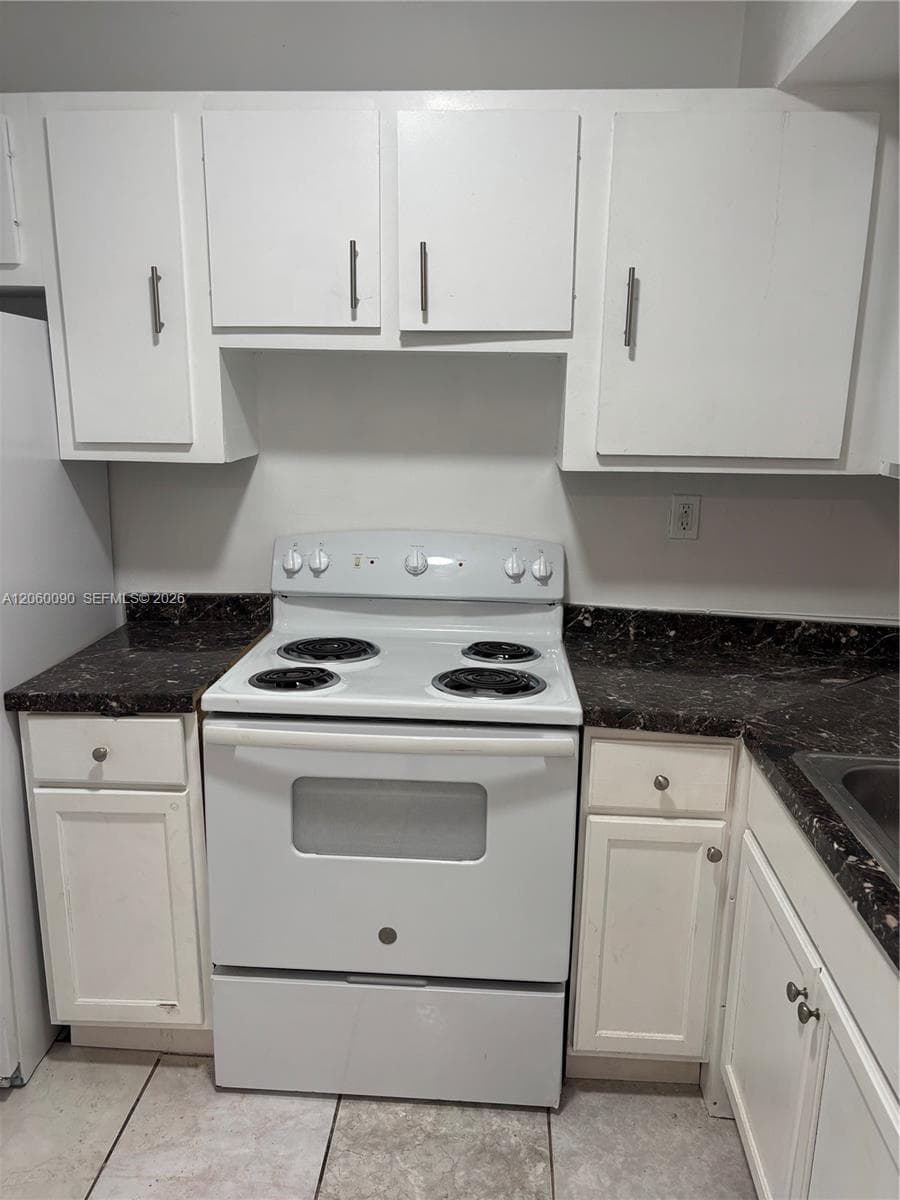 3600 NW 21st St # 101, Lauderdale Lakes, FL 33311