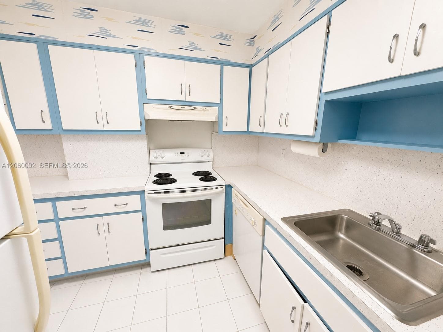 220 Kings Point Dr # 211, Sunny Isles Beach, FL 33160 photo 2
