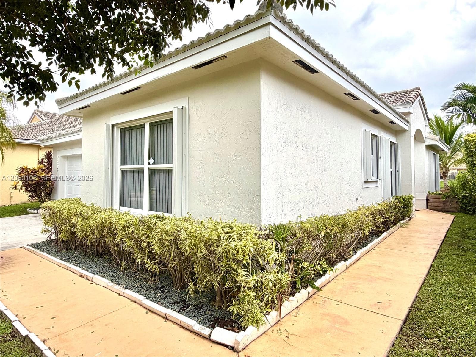 7557 SW 164th Ct, Miami, FL 33193 photo 2