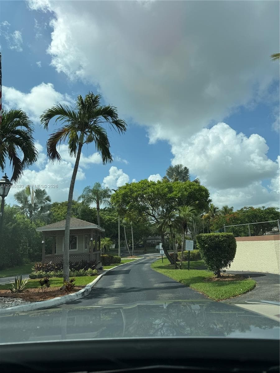 309 W Hemingway Cir, Margate, FL 33063 photo 3
