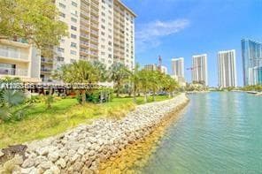 400 Kings Point Dr # 320, Sunny Isles Beach, FL 33160 photo 2