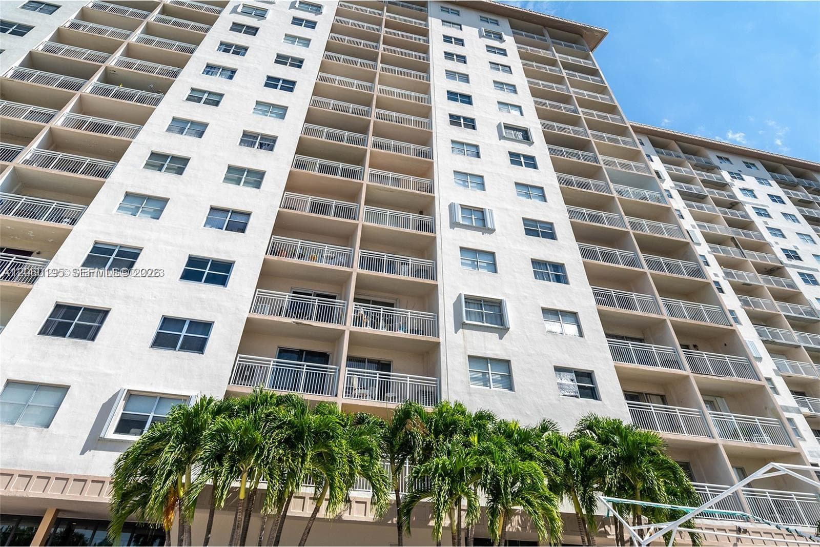 400 Kings Point Dr # 320, Sunny Isles Beach, FL 33160