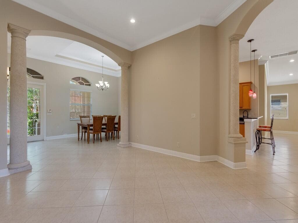 6124 57th Court, Vero Beach, FL 32967 photo 2