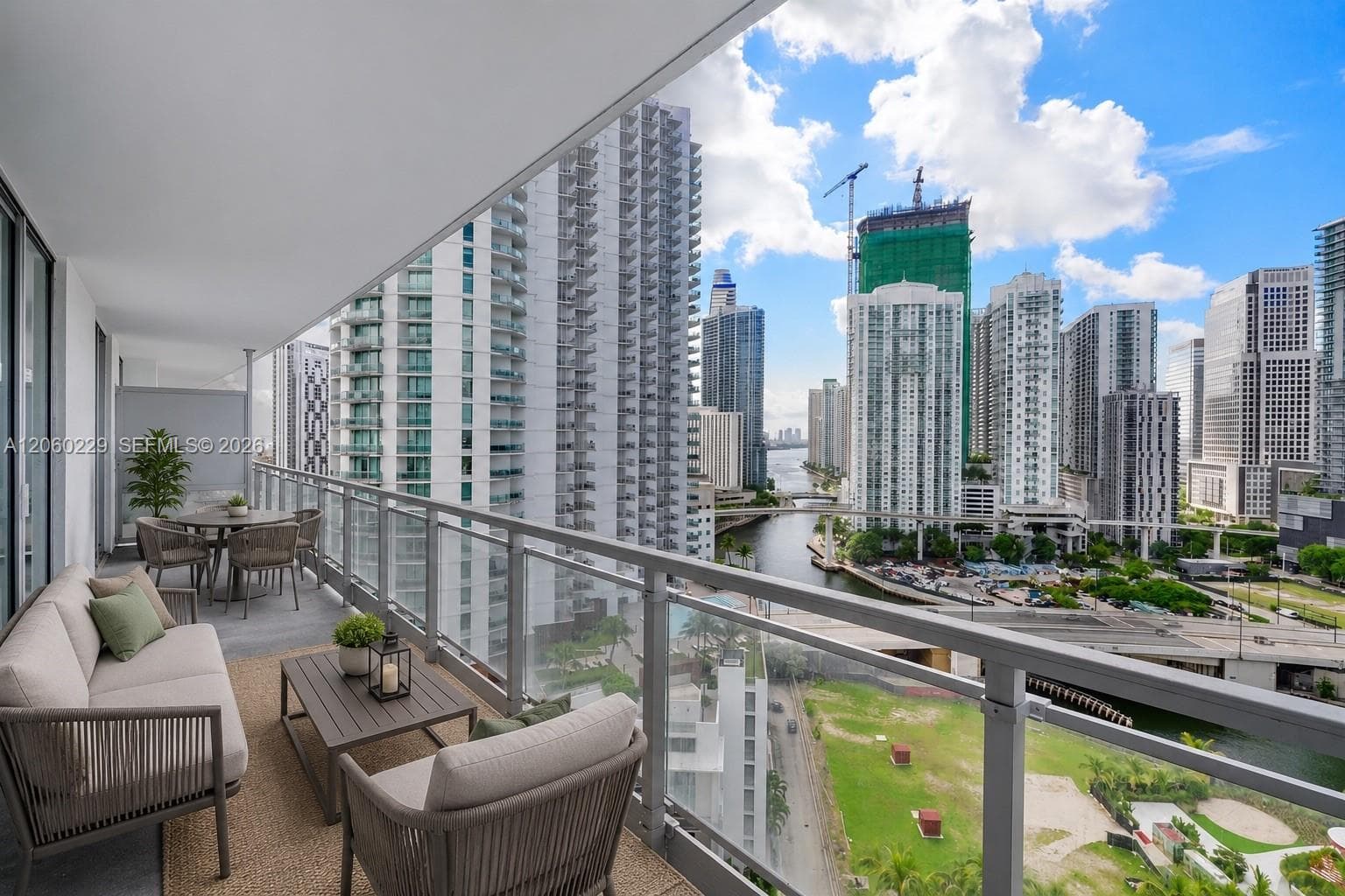 90 SW 3rd St # 2001, Miami, FL 33130
