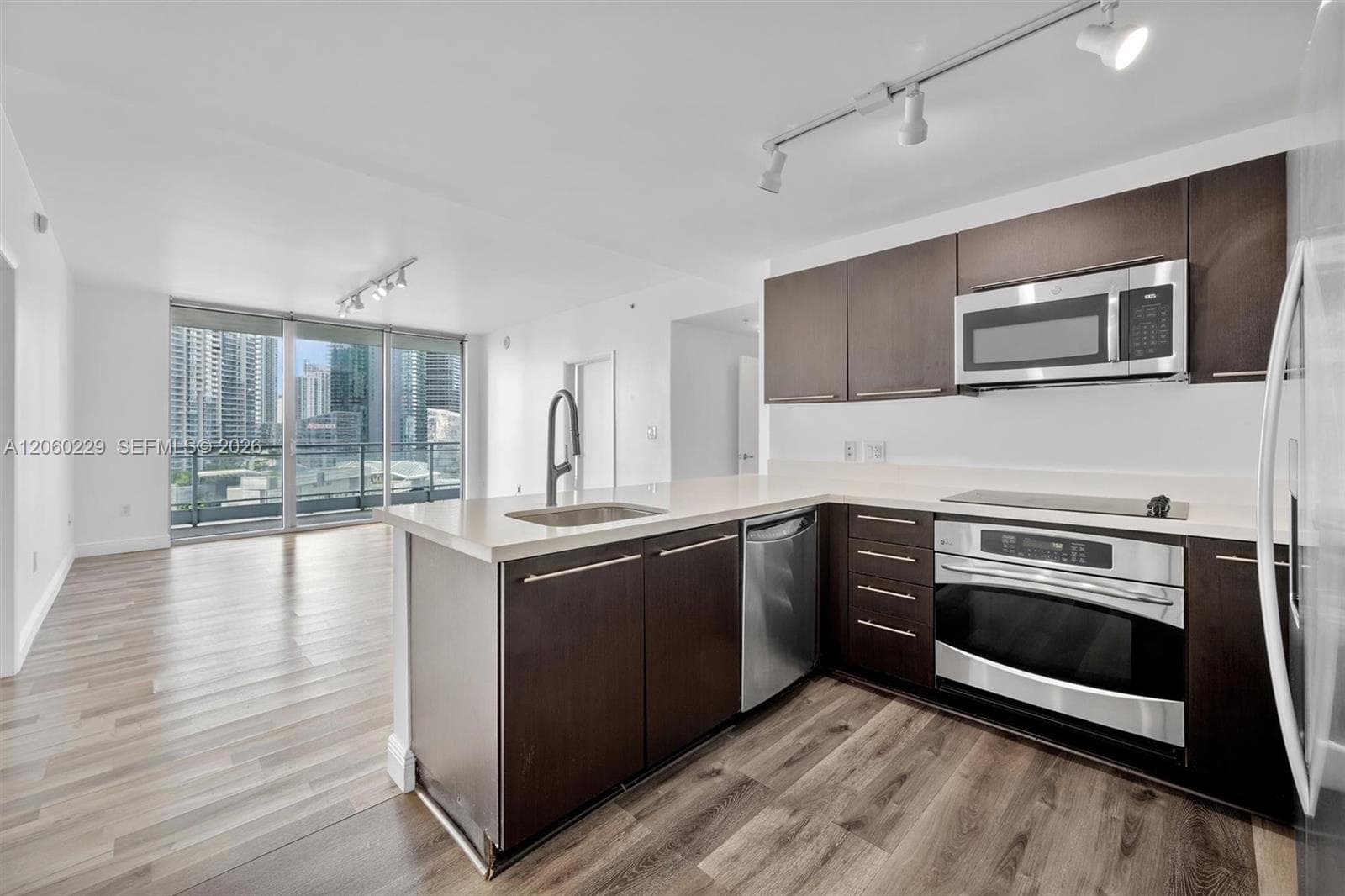 90 SW 3rd St # 2001, Miami, FL 33130 photo 5