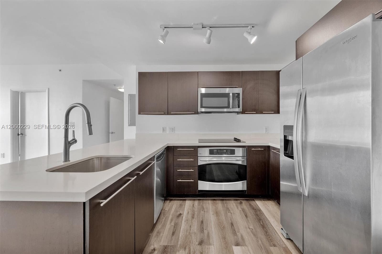 90 SW 3rd St # 2001, Miami, FL 33130 photo 4