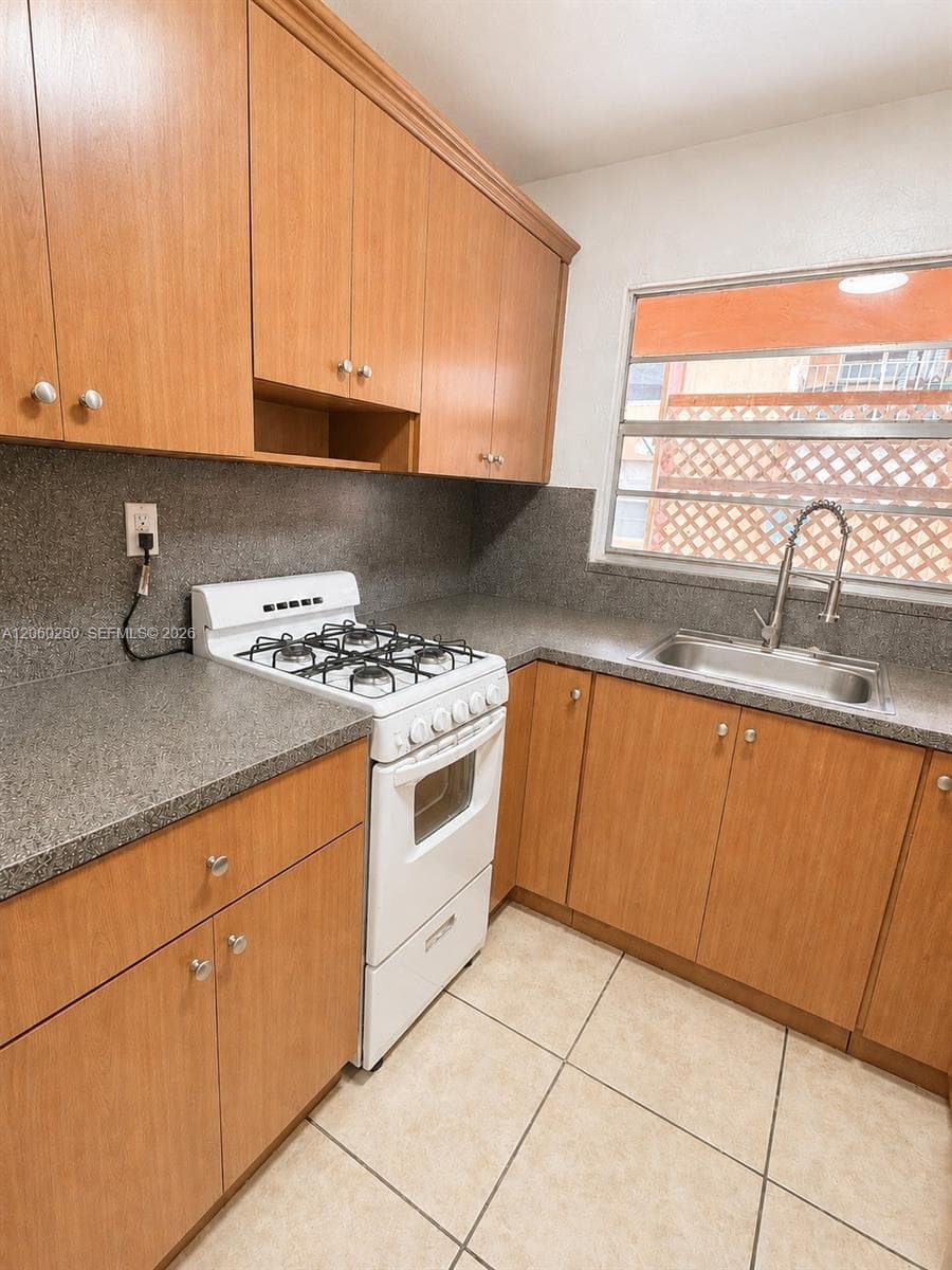 6850 W 14th Ct # C04, Hialeah, FL 33014 photo 2