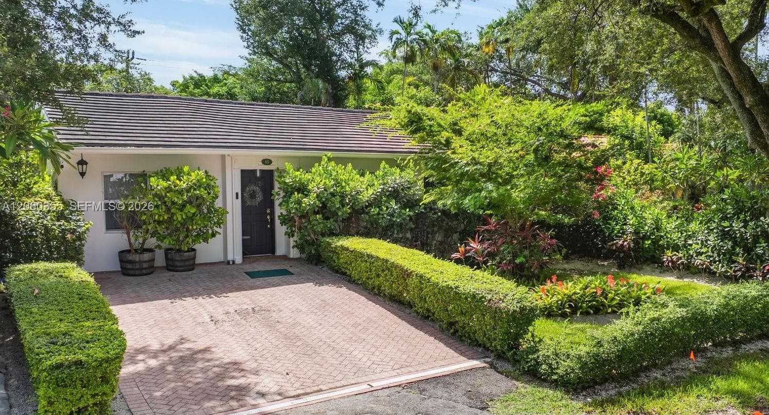 815 Monterey St, Coral Gables, FL 33134 photo 2