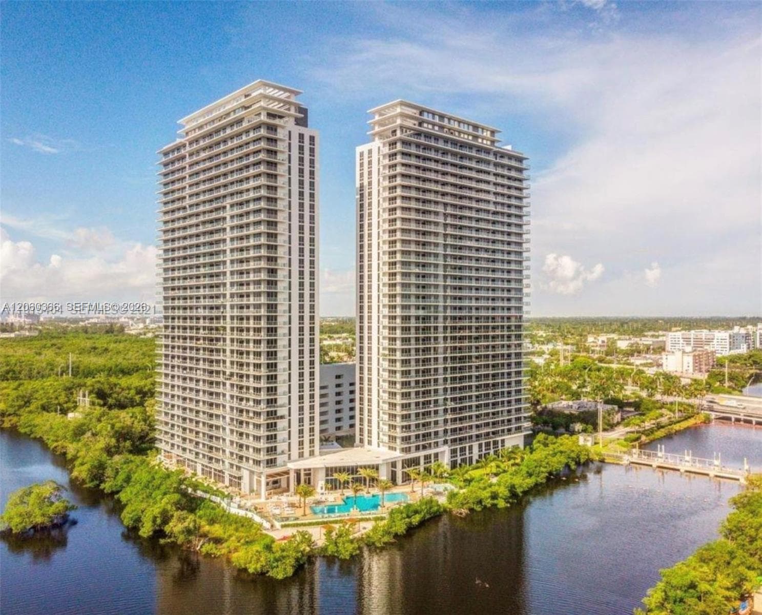 16385 Biscayne Blvd # 1818, North Miami Beach, FL 33160 photo 2