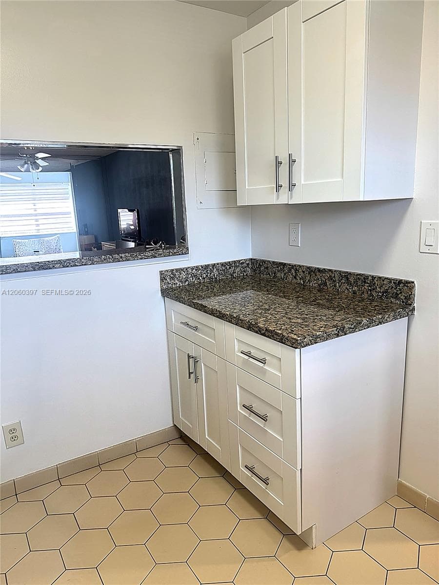 9580 Sunrise Lakes Blvd # 304, Sunrise, FL 33322 photo 3