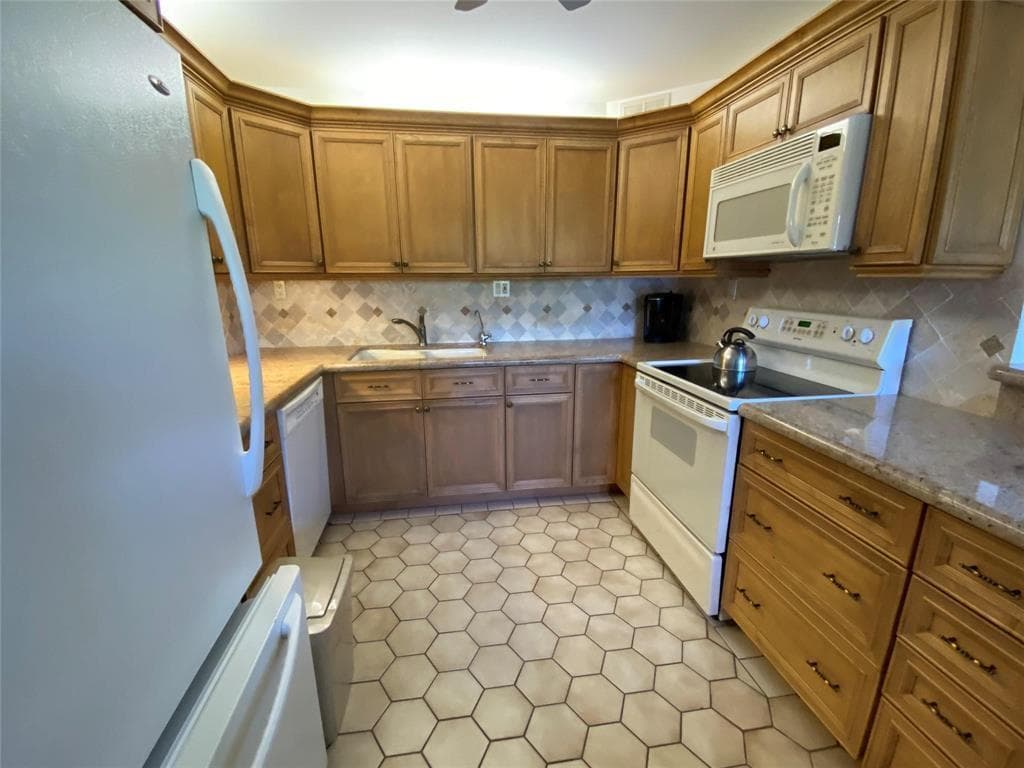 327 RICHMOND C # 327, Deerfield Beach, FL 33442 photo 4