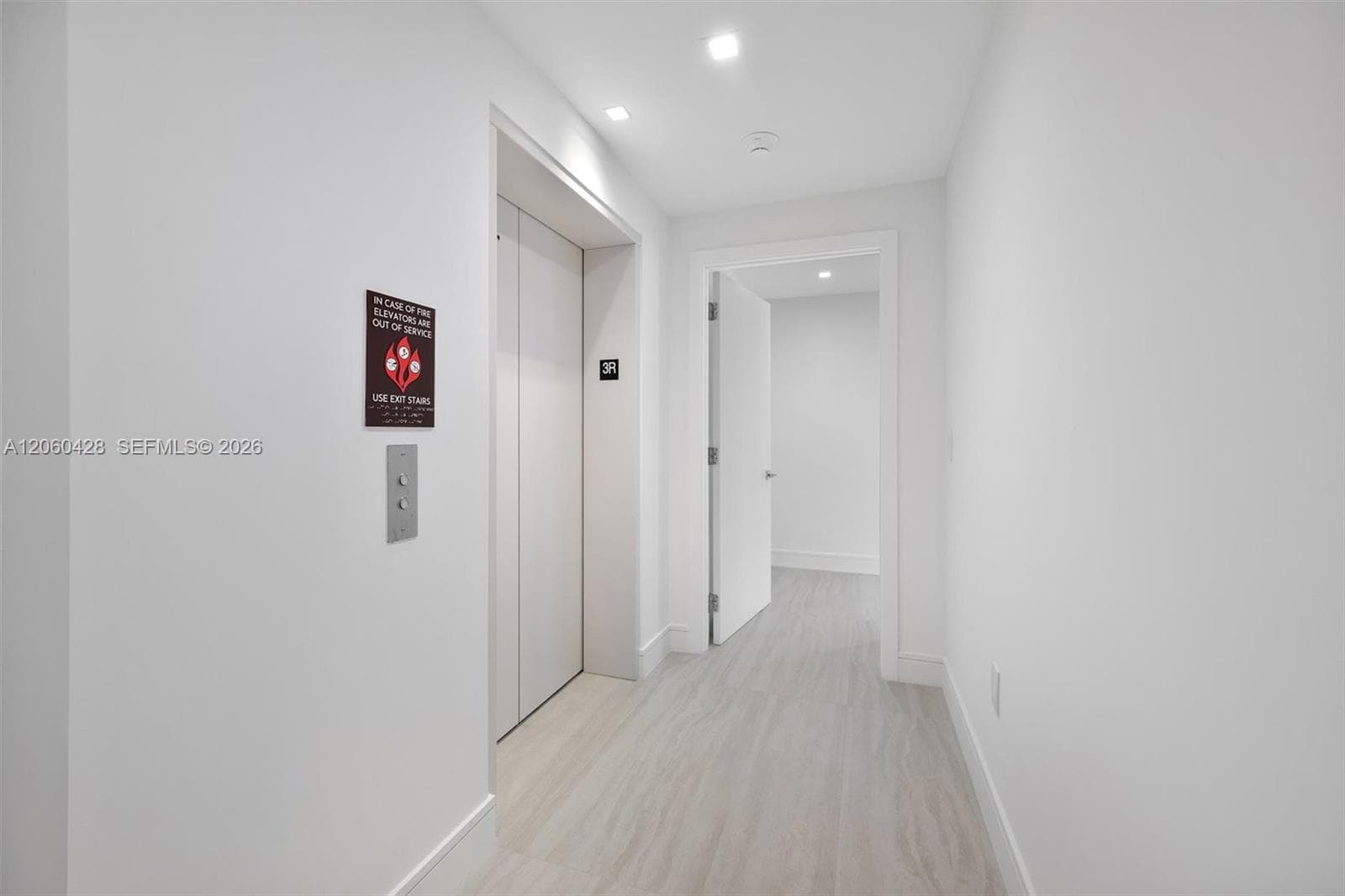 2411 Laguna Circle # 306, Miami, FL 33181 photo 4