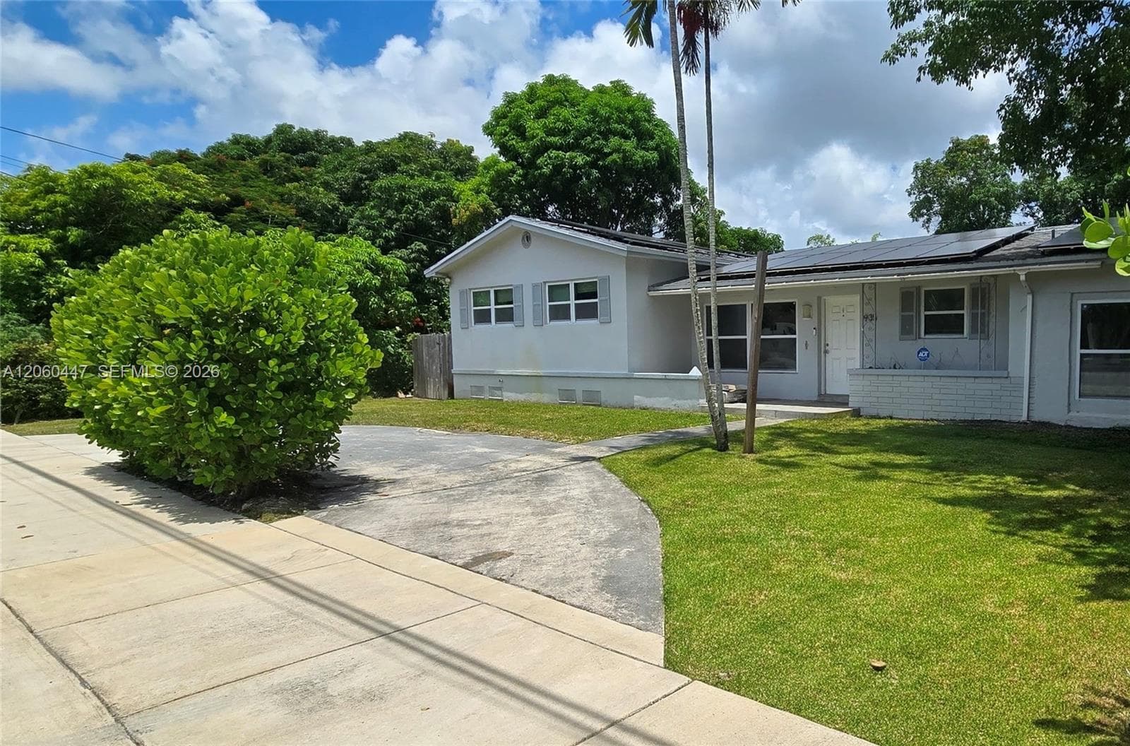 935 NE 149th St, Miami, FL 33161 photo 2