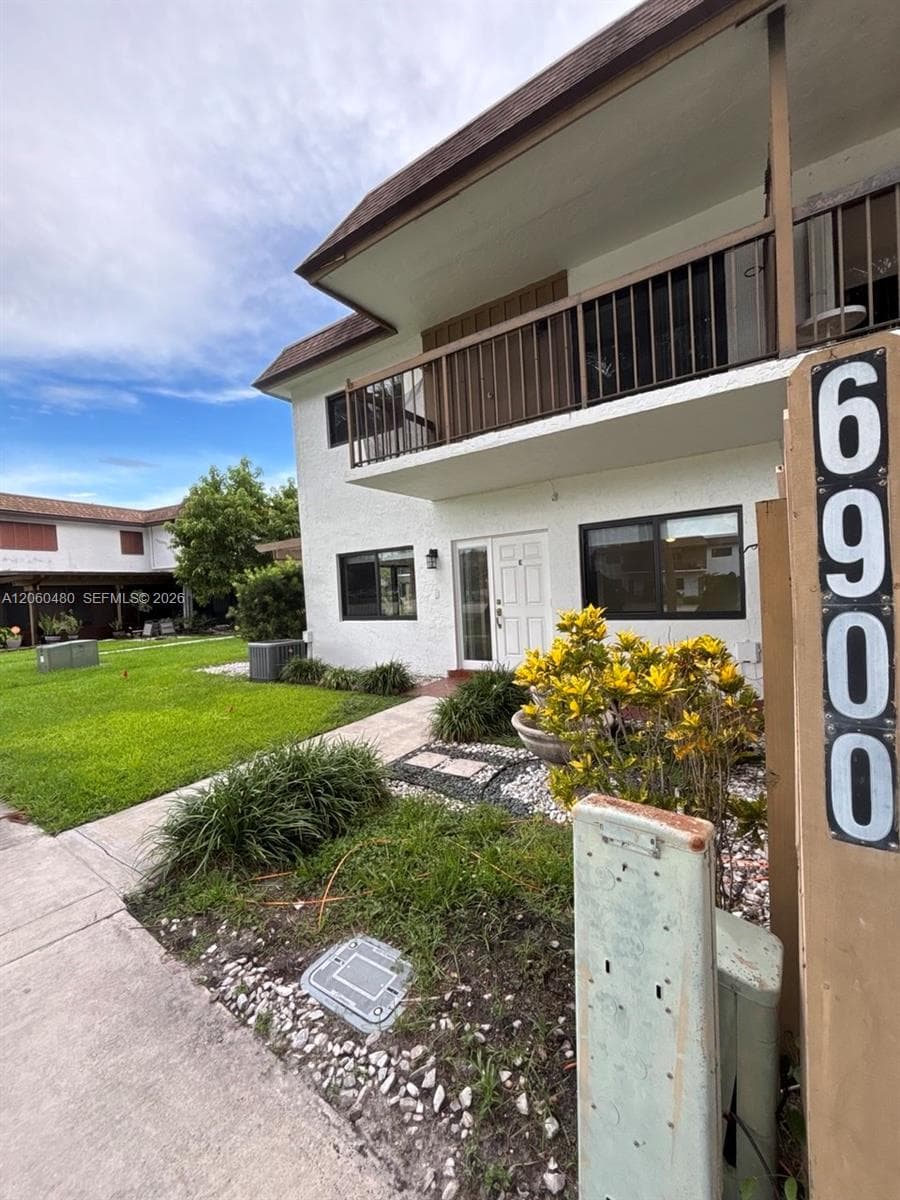 6900 NW 169th St # 137G, Hialeah, FL 33015 photo 3