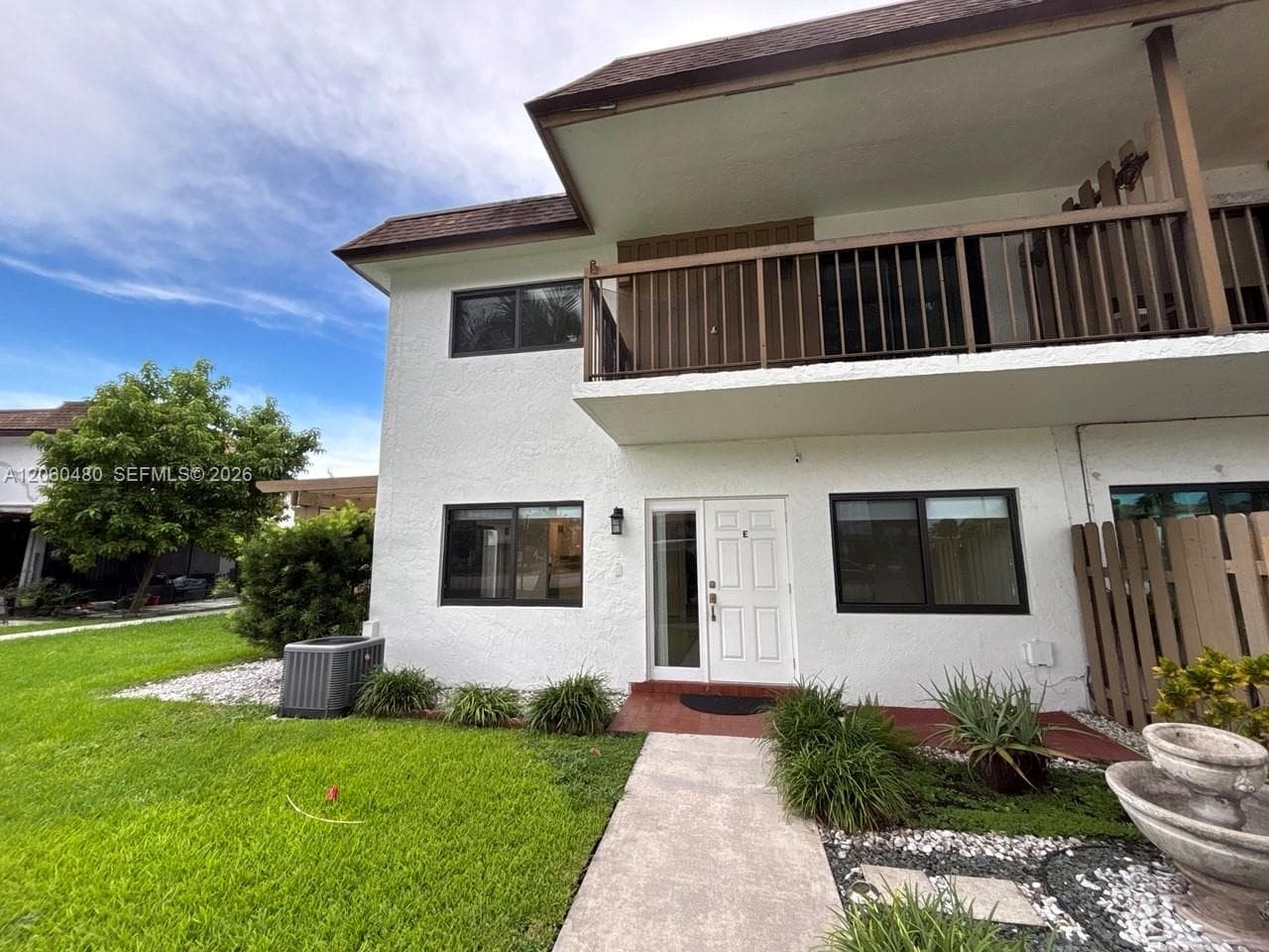 6900 NW 169th St # 137G, Hialeah, FL 33015