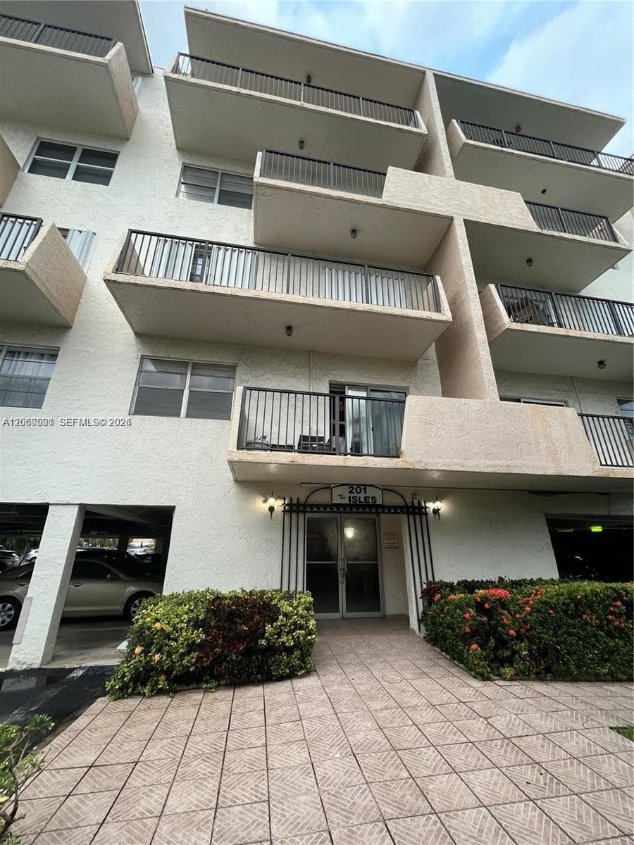 201 180th Dr # 107, Sunny Isles Beach, FL 33160 photo 3