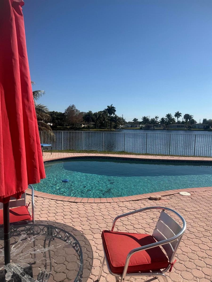 2181 NW 94TH Avenue, Pembroke Pines, FL 33024