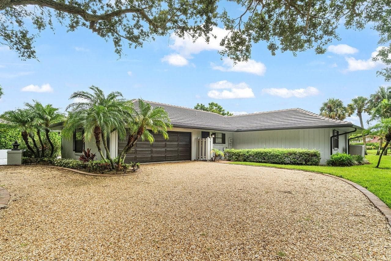 10158 SE ACORN Way, Jupiter, FL 33469