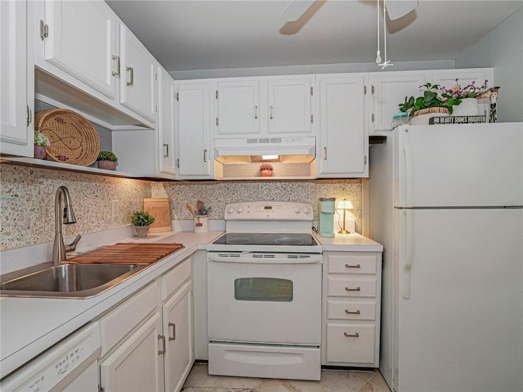 75 Royal Oak Court # 204, Vero Beach, FL 32962 photo 3