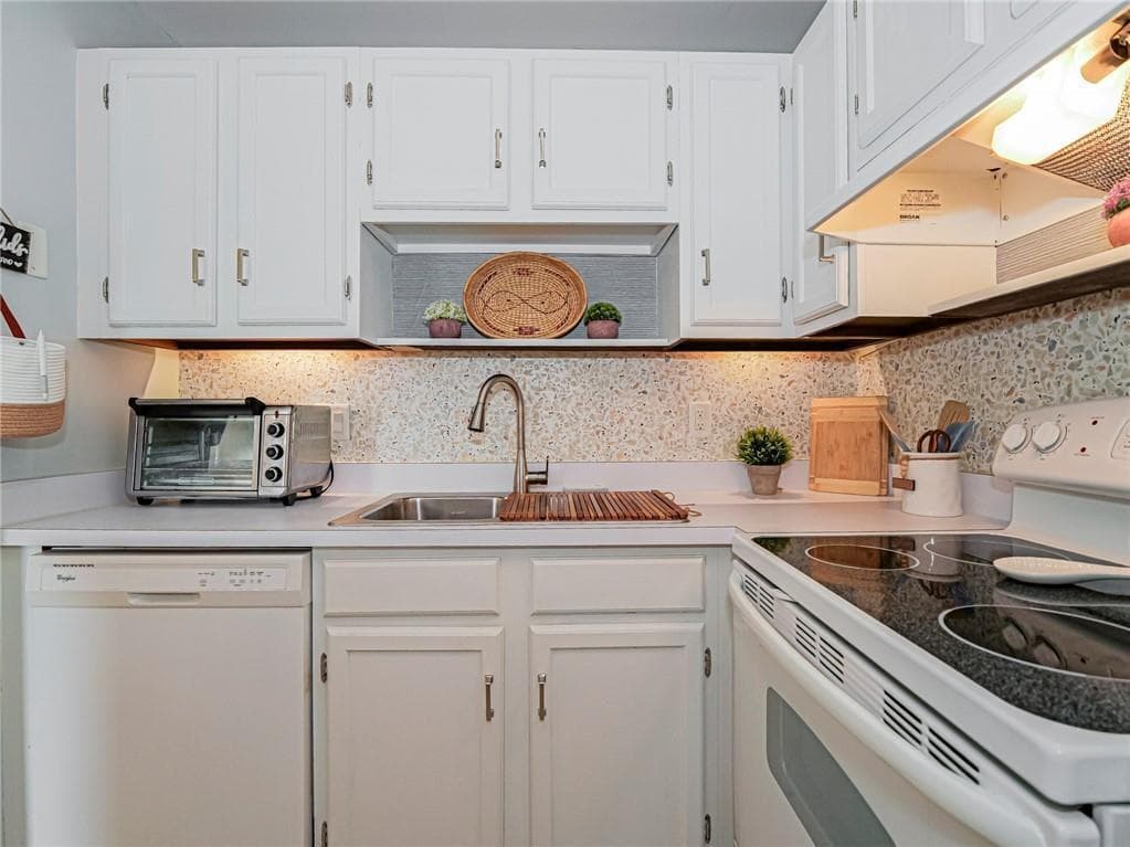 75 Royal Oak Court # 204, Vero Beach, FL 32962 photo 4