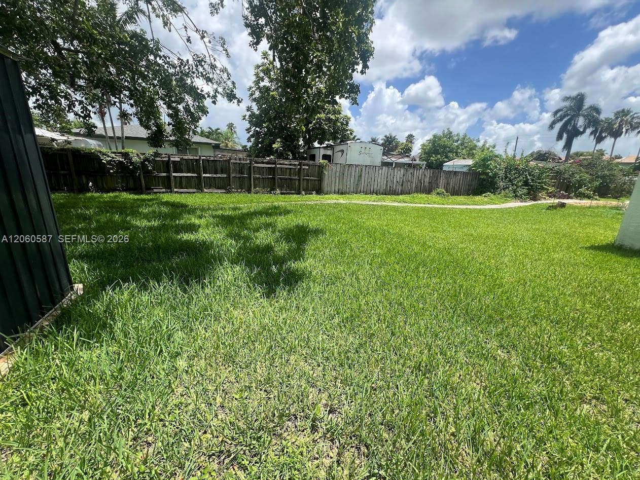 738 SW 9th St, Florida City, FL 33034 photo 2