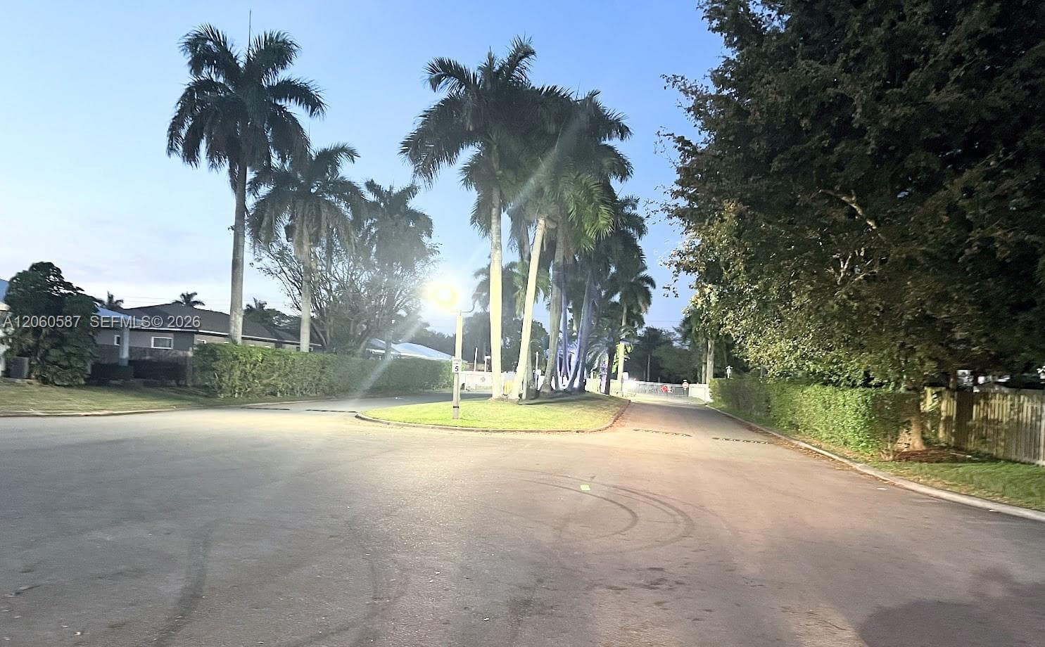 738 SW 9th St, Florida City, FL 33034 photo 3