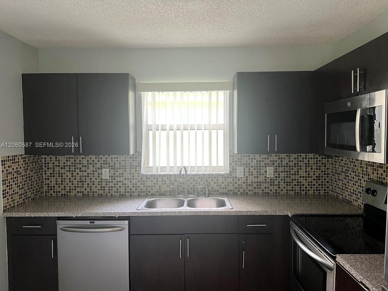 738 SW 9th St, Florida City, FL 33034 photo 5