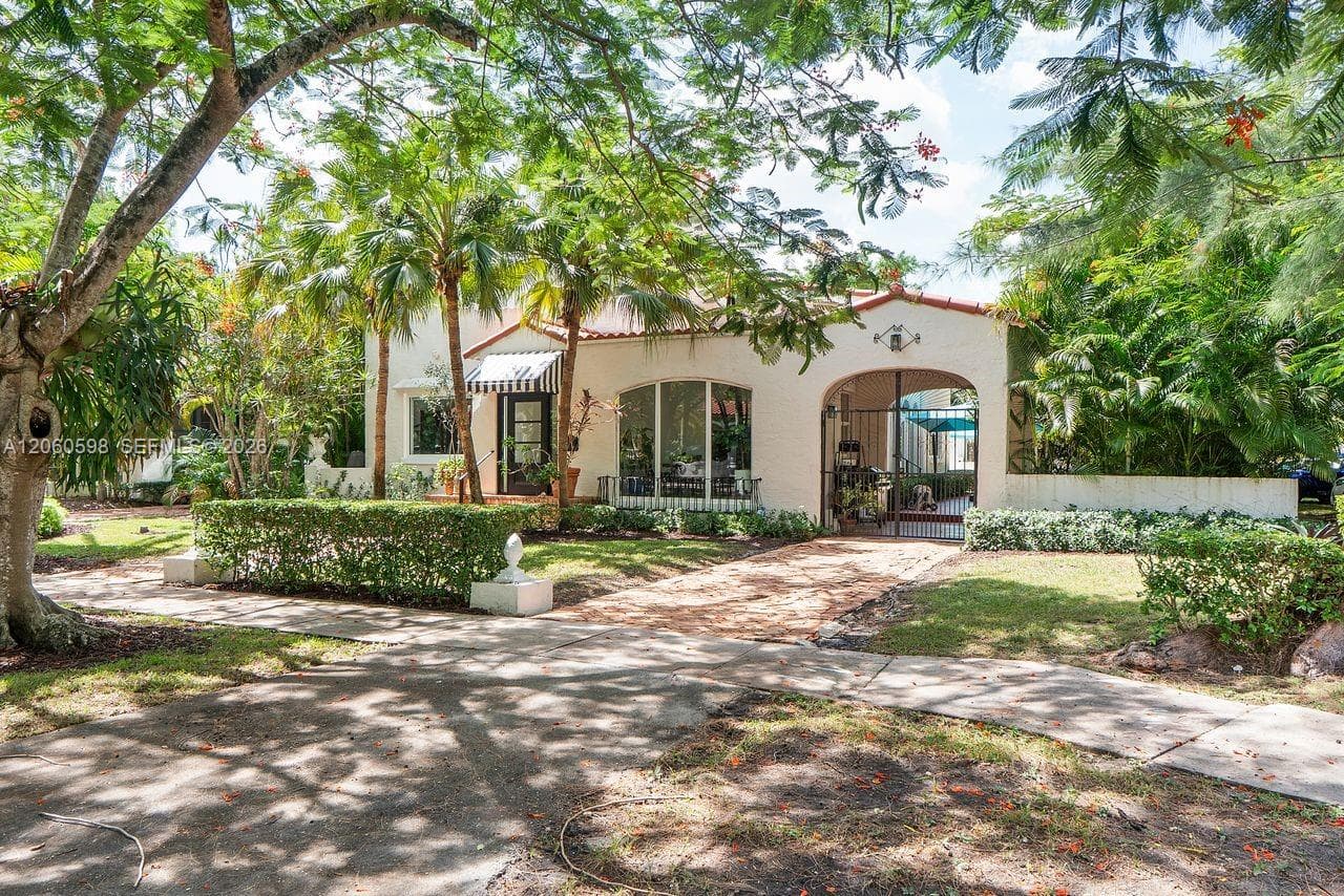 1042 Sorolla Ave, Coral Gables, FL 33134 photo 2