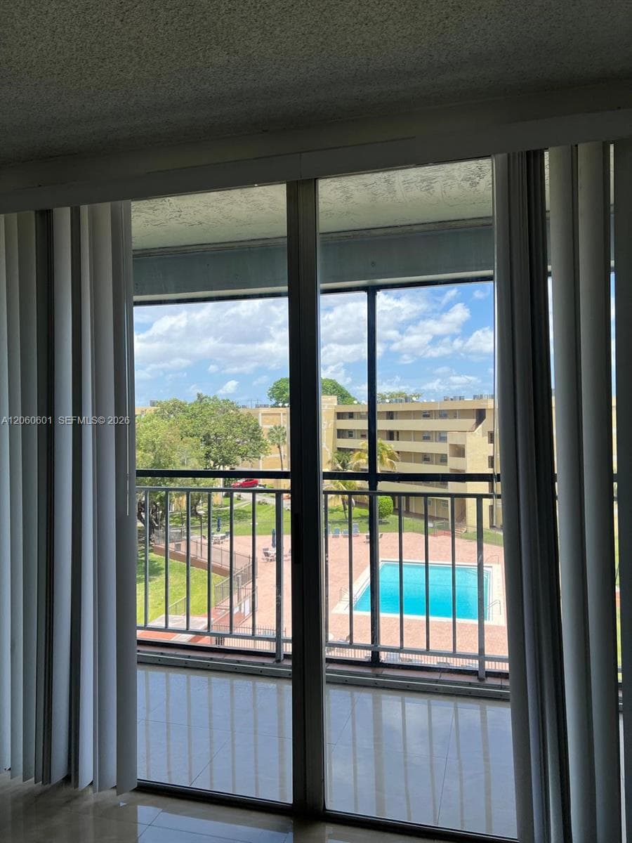 9210 Fontainebleau Blvd # 506, Miami, FL 33172 photo 4
