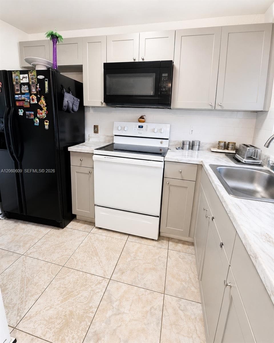 8345 Sunrise Lakes Blvd # 203, Sunrise, FL 33322 photo 2