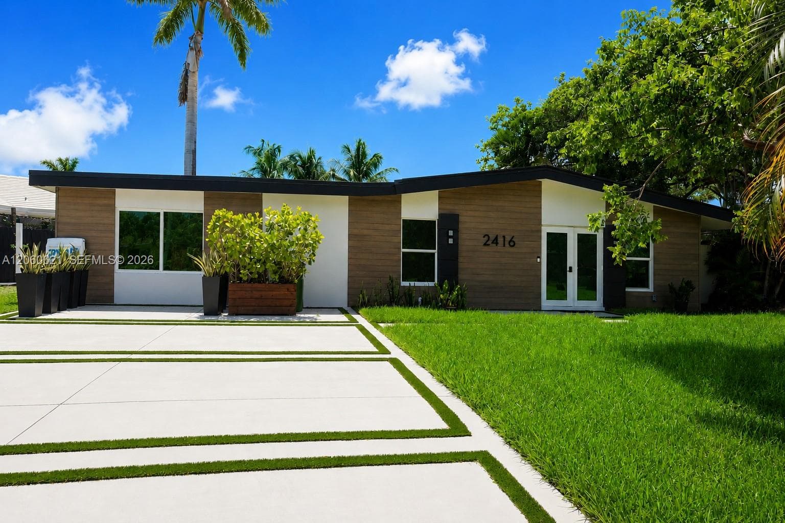 2416 NE 19th Ter, Wilton Manors, FL 33305 photo 3
