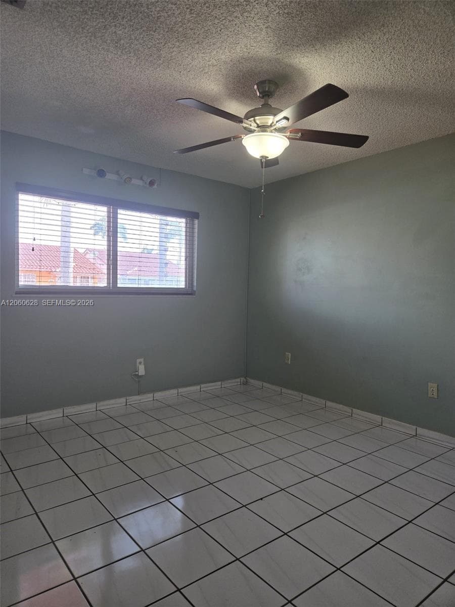 8810 NW 114th Ter, Hialeah Gardens, FL 33018 photo 4
