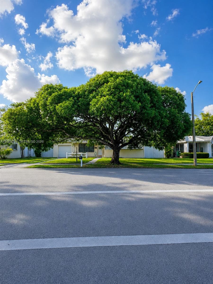 9395 Nassau Dr, Cutler Bay, FL 33189 photo 2