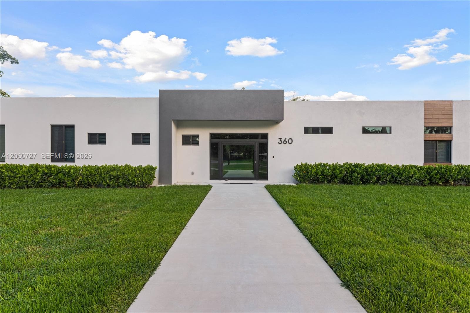 360 Holly Ln, Plantation, FL 33317 photo 2