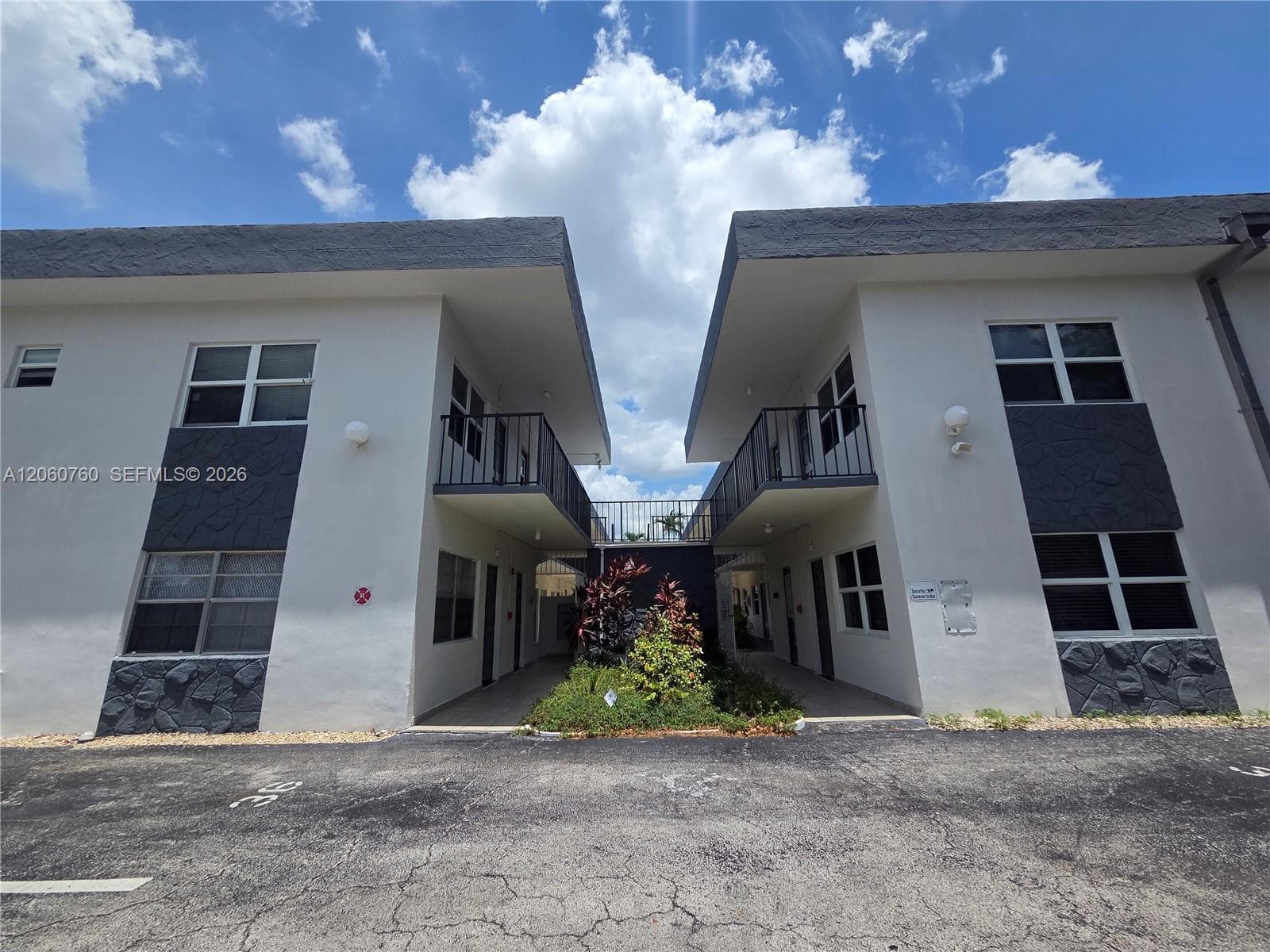 415 NE 2nd St # 217, Hallandale Beach, FL 33009 photo 2