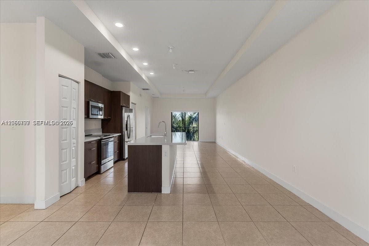 8031 NW 104th Ave # 31, Doral, FL 33178 photo 3