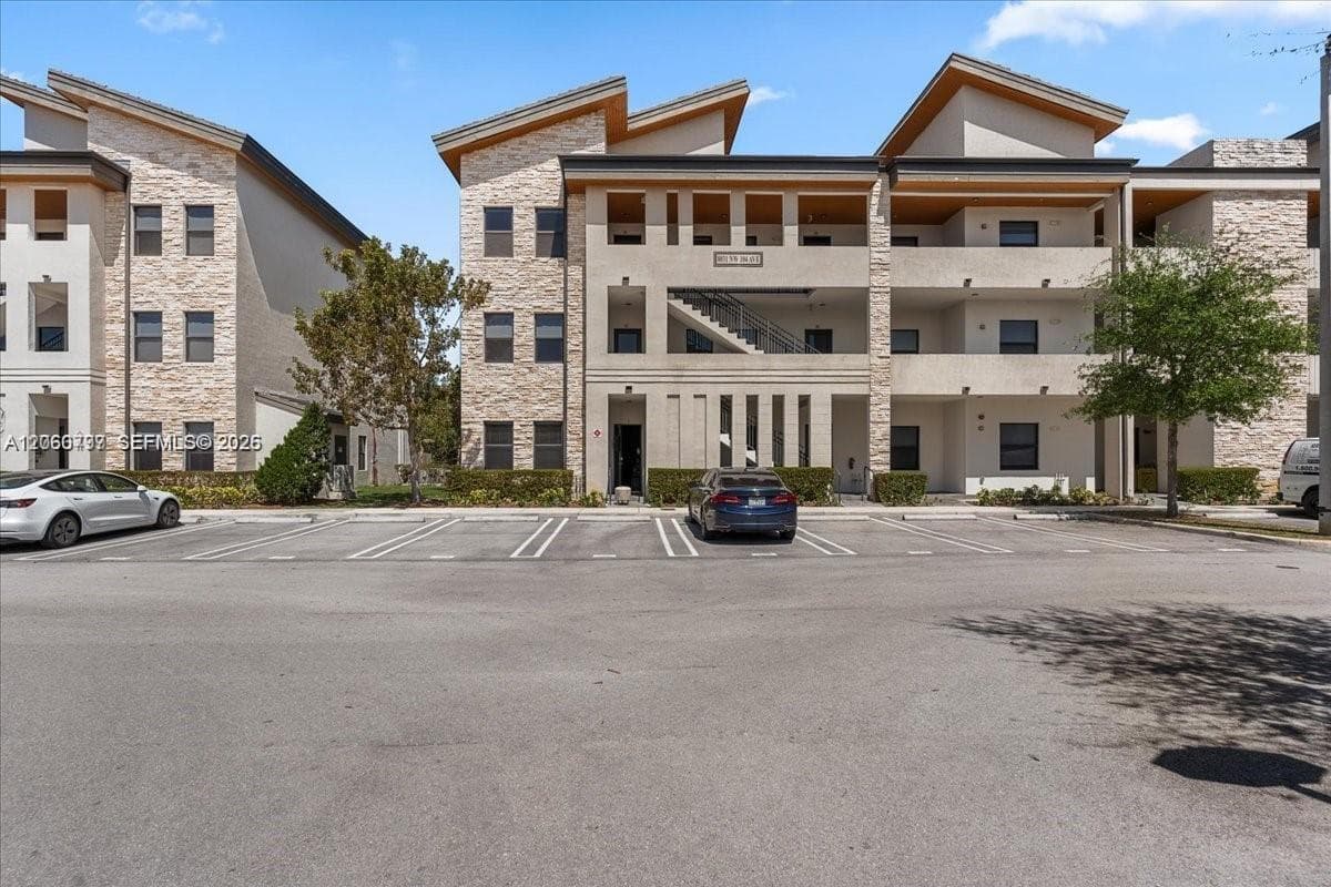 8031 NW 104th Ave # 31, Doral, FL 33178