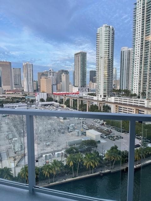 185 SW 7th St # 1605, Miami, FL 33130 photo 2