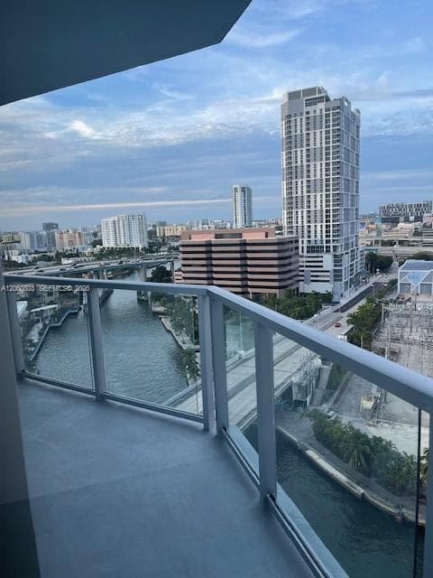 185 SW 7th St # 1605, Miami, FL 33130 photo 3
