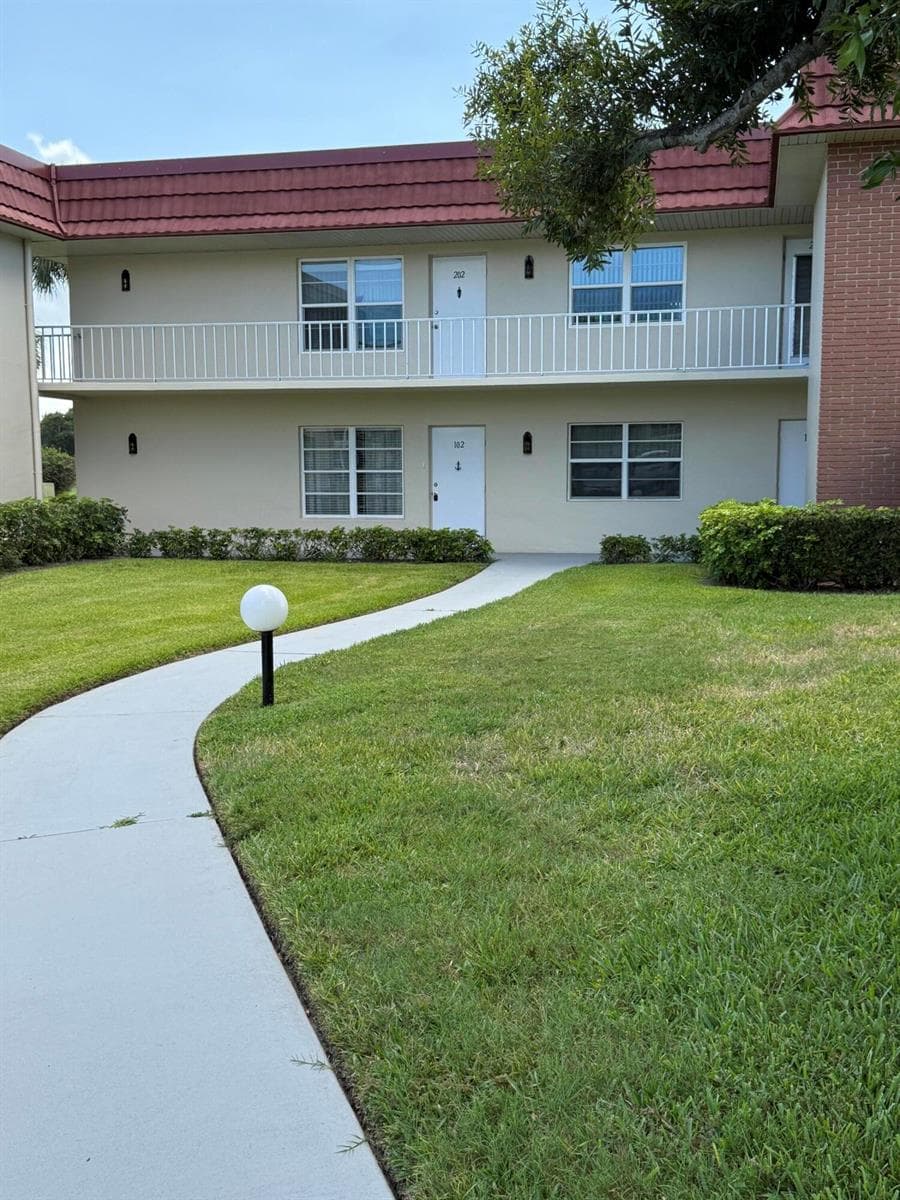 33 Pine Arbor Lane # 102, Vero Beach, FL 32962