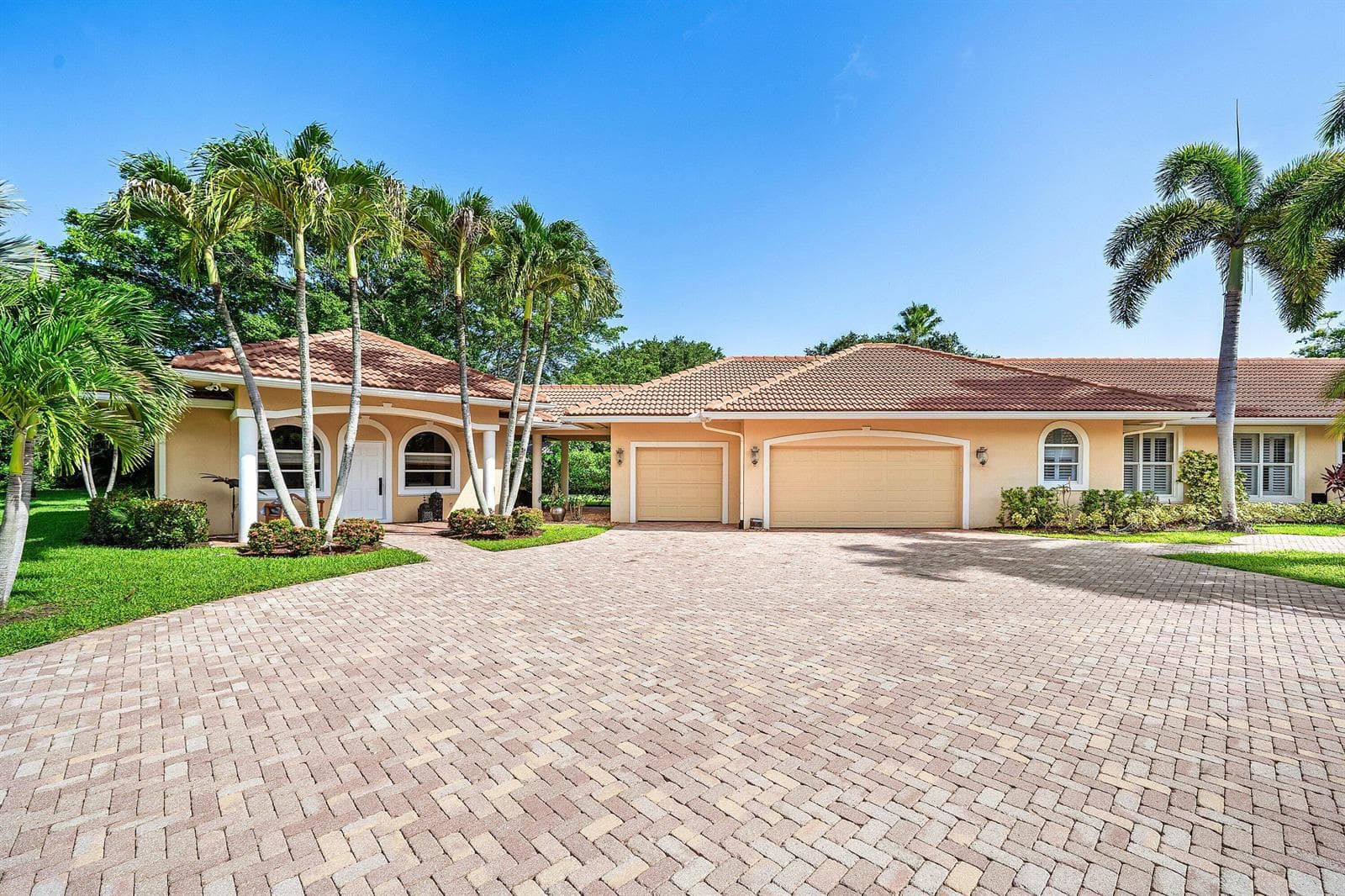 221 THORNTON Drive, Palm Beach Gardens, FL 33418 photo 3