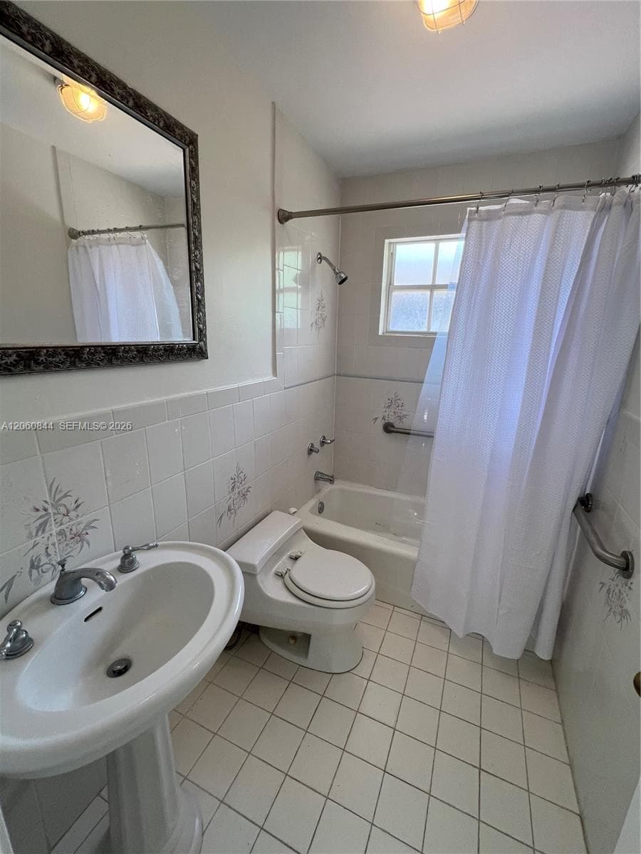 421 NW 57th Ct, Miami, FL 33126 photo 4