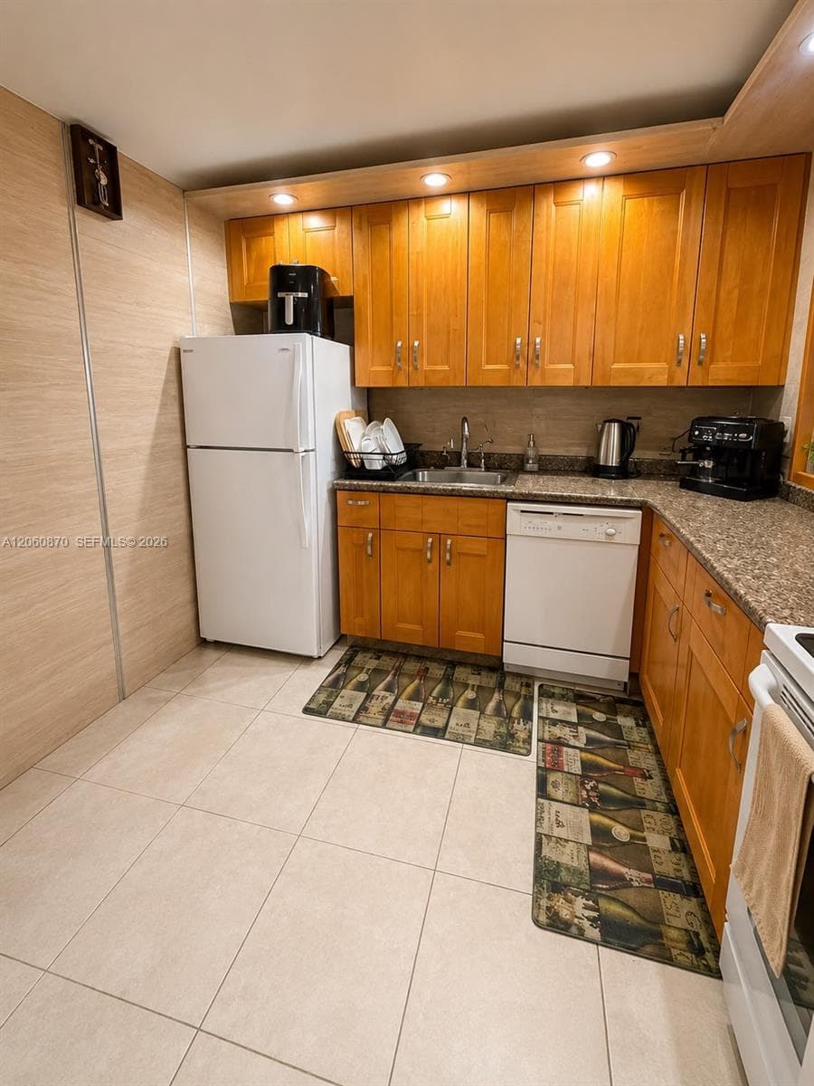 1000 Parkview Dr # 505, Hallandale Beach, FL 33009 photo 4
